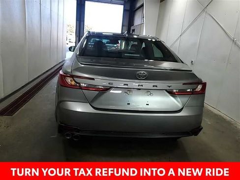 Used 2025 Toyota Camry SE w/ Multimedia Upgrade Package image 17