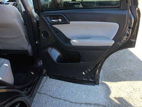Used 2015 Subaru Forester 2.5i Limited image 37