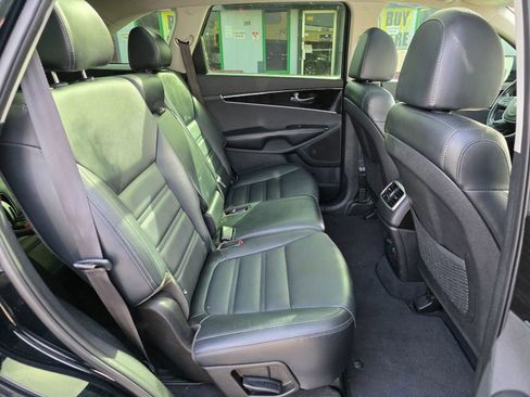 Used 2019 Kia Sorento EX image 11