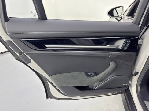Used 2025 Porsche Panamera 4 w/ Premium Package image 50