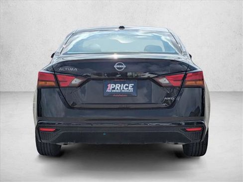 Used 2025 Nissan Altima 2.5 SV AWD/4WD image 6