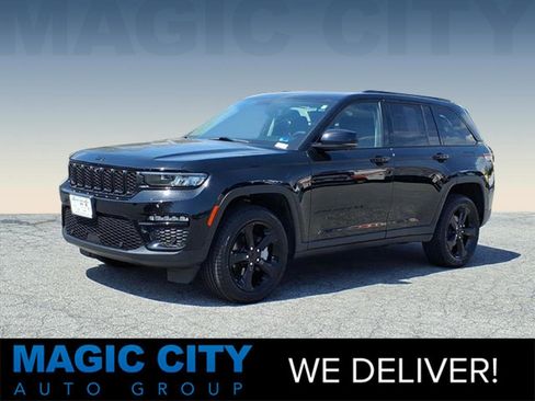 Used 2023 Jeep Grand Cherokee Limited w/ Luxury Tech Group II AWD/4WD image 1