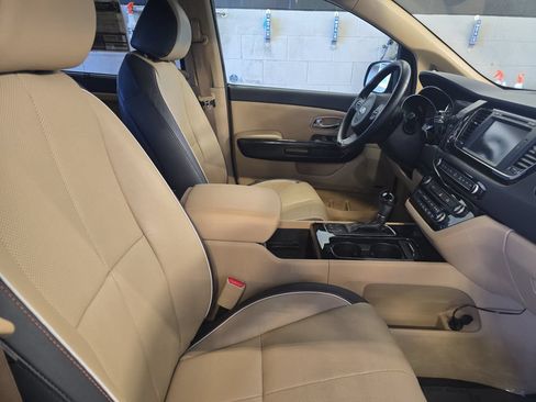 Used 2015 Kia Sedona SX FWD image 10
