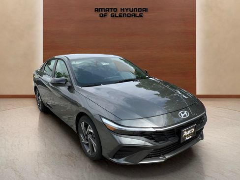 Used 2025 Hyundai Elantra Sport FWD image 7
