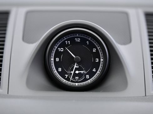 Used 2025 Porsche Macan image 40