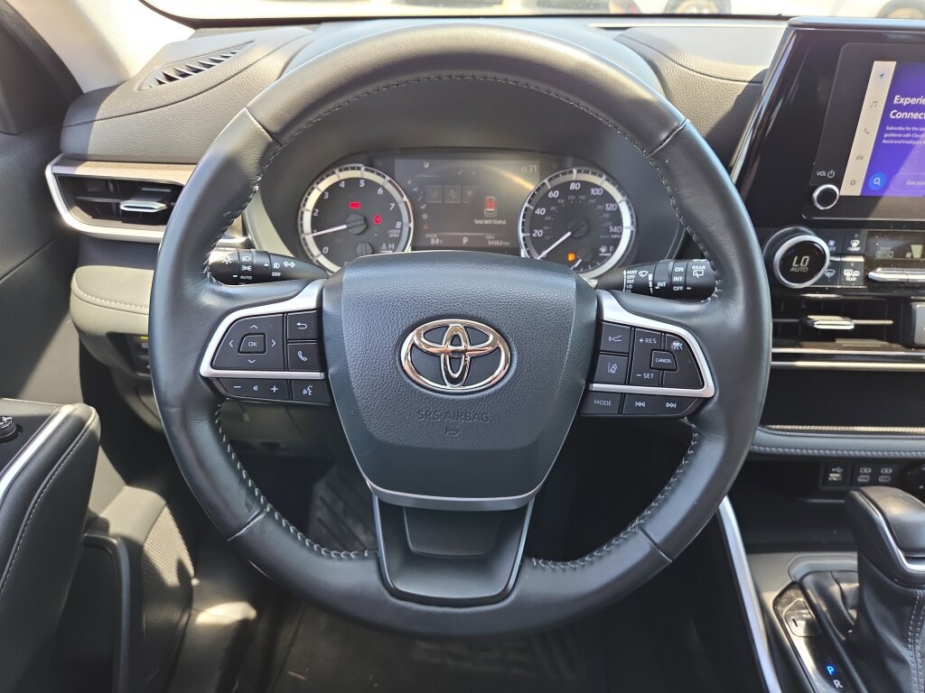 Used 2023 Toyota Highlander LE AWD/4WD image 21