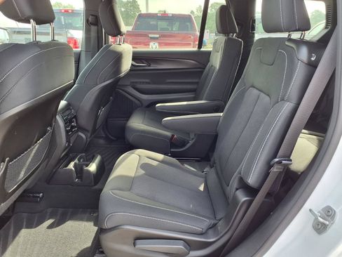 Used 2024 Jeep Grand Cherokee L Laredo RWD image 16