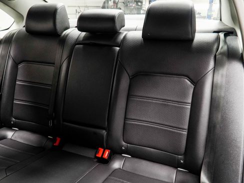 Used 2021 Volkswagen Passat 2.0T SE image 36