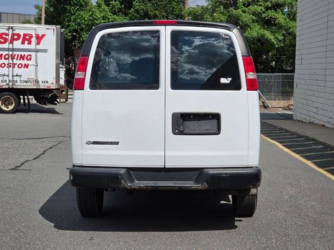 Used 2019 Chevrolet Express 2500 RWD image 6