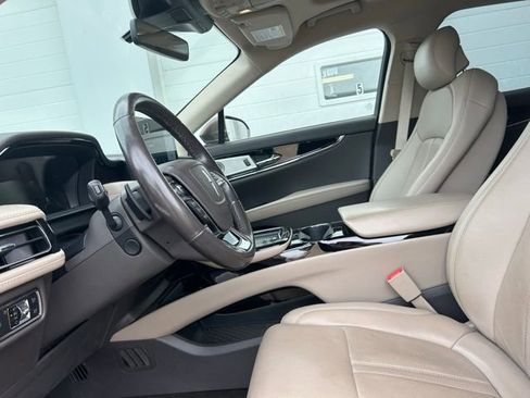 Used 2022 Lincoln Nautilus Reserve w/ Equipment Group 202A image 8