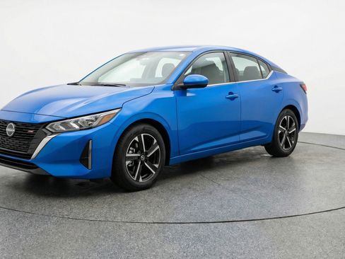 Used 2025 Nissan Sentra SV image 3