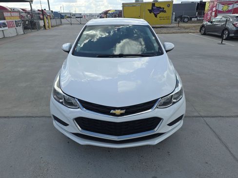 Used 2017 Chevrolet Cruze LS image 4