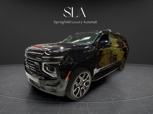 Used 2025 Chevrolet Suburban RST w/ RST Capability Package AWD/4WD image 7
