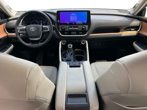 Used 2026 Toyota Grand Highlander AWD image 17