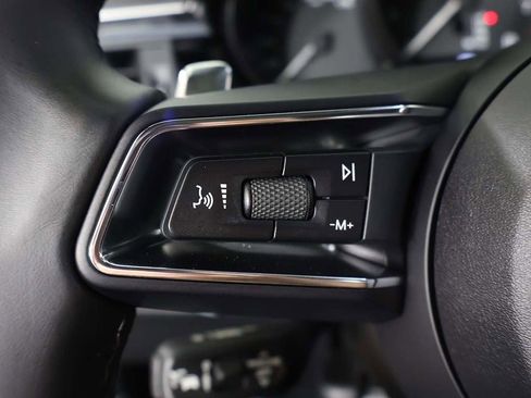 Used 2025 Porsche Macan image 46