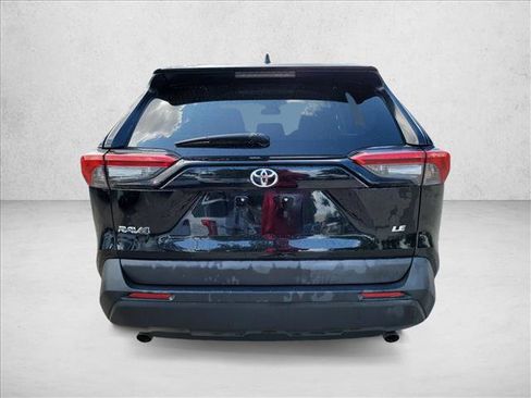 Used 2021 Toyota RAV4 LE FWD image 6