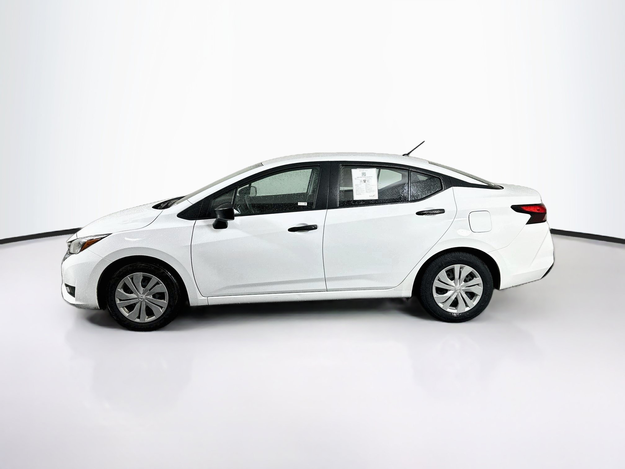 Used 2025 Nissan Versa S FWD image 4