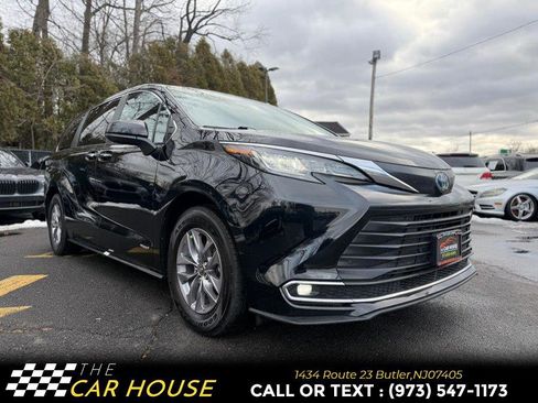 Used 2021 Toyota Sienna XLE image 6