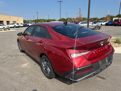 Certified 2024 Hyundai Elantra Blue FWD image 5