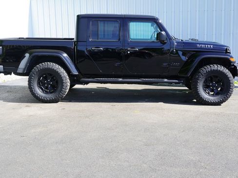 Used 2022 Jeep Gladiator Sport AWD/4WD image 2