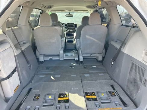 Used 2011 Toyota Sienna LE image 6