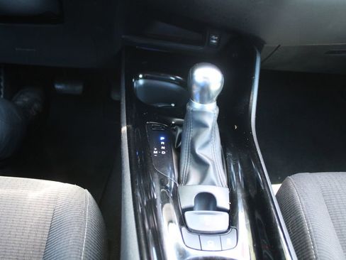 Used 2019 Toyota C-HR XLE FWD image 33