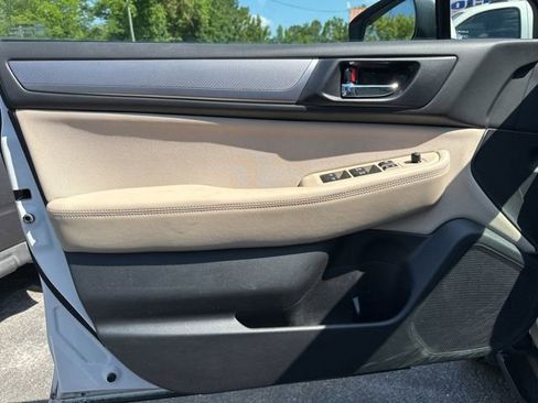 Used 2017 Subaru Outback 2.5i Premium AWD/4WD image 11