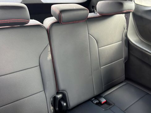 Used 2025 Chevrolet Traverse RS image 30