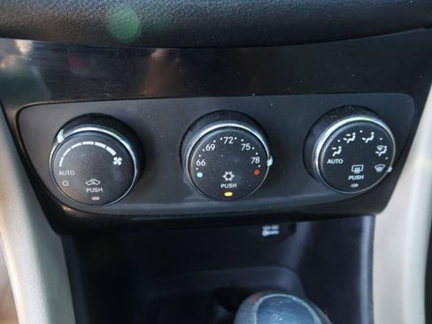Used 2012 Chrysler 200 Touring FWD image 15