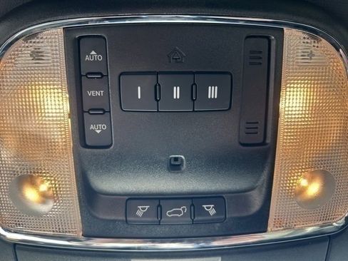 Used 2021 Jeep Grand Cherokee Laredo X image 16