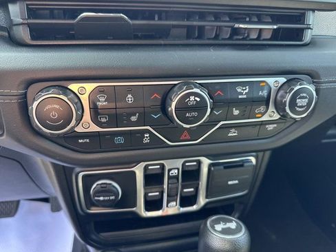 Used 2024 Jeep Wrangler Unlimited Sahara image 18