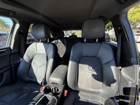 Used 2018 Porsche Macan image 3