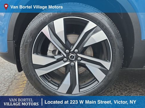 Used 2023 Volvo XC40 B5 Ultimate image 30