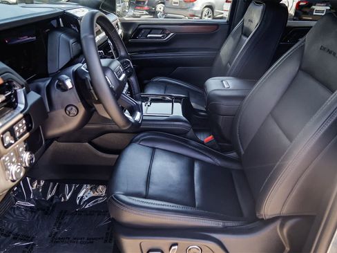 Used 2025 GMC Yukon XL Denali image 19
