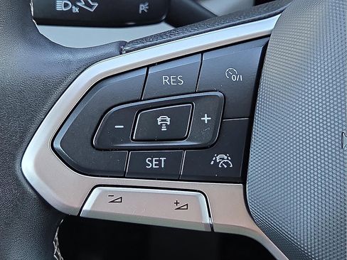 Used 2024 Volkswagen Taos SE image 19