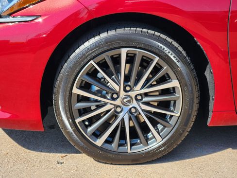 New 2025 Lexus ES 300h w/ Premium Package image 6