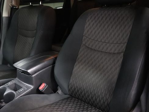 Used 2018 Nissan Rogue SV image 11