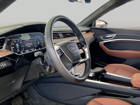 Used 2022 Audi e-tron Premium Plus w/ Premium Plus Package AWD/4WD image 17