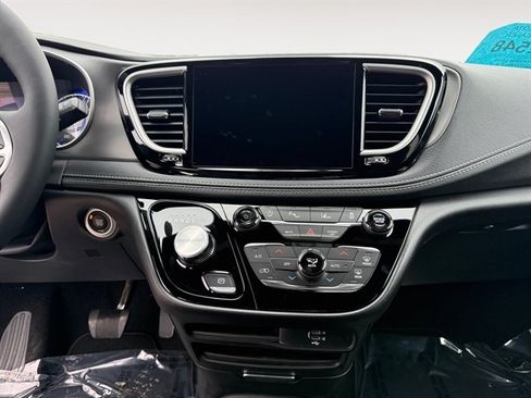 New 2027 Chrysler Pacifica Select w/ Family Tech Group AWD/4WD image 11