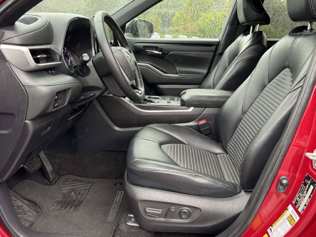 Used 2022 Toyota Highlander XSE FWD image 20