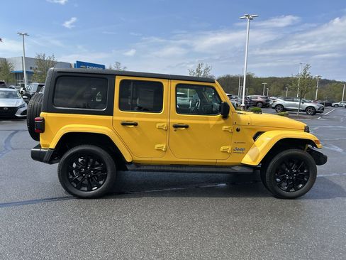 Used 2021 Jeep Wrangler Unlimited Sahara w/ Dual Top Group AWD/4WD image 8