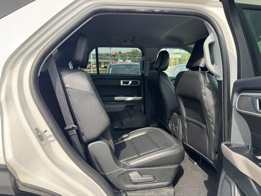 Used 2023 Ford Explorer XLT w/ Equipment Group 202A AWD/4WD image 10
