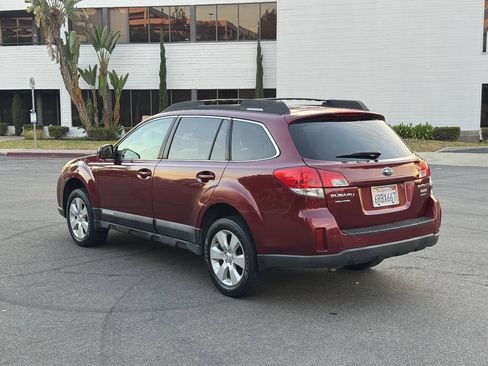 Used 2011 Subaru Outback 2.5i Premium w/ All-Weather Pkg AWD/4WD image 4