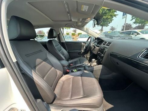 Used 2017 Volkswagen Jetta SEL FWD image 11