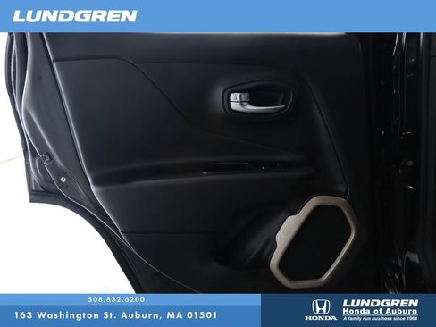 Used 2016 Jeep Renegade Limited image 9