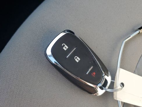 Used 2020 Chevrolet Equinox LS image 28