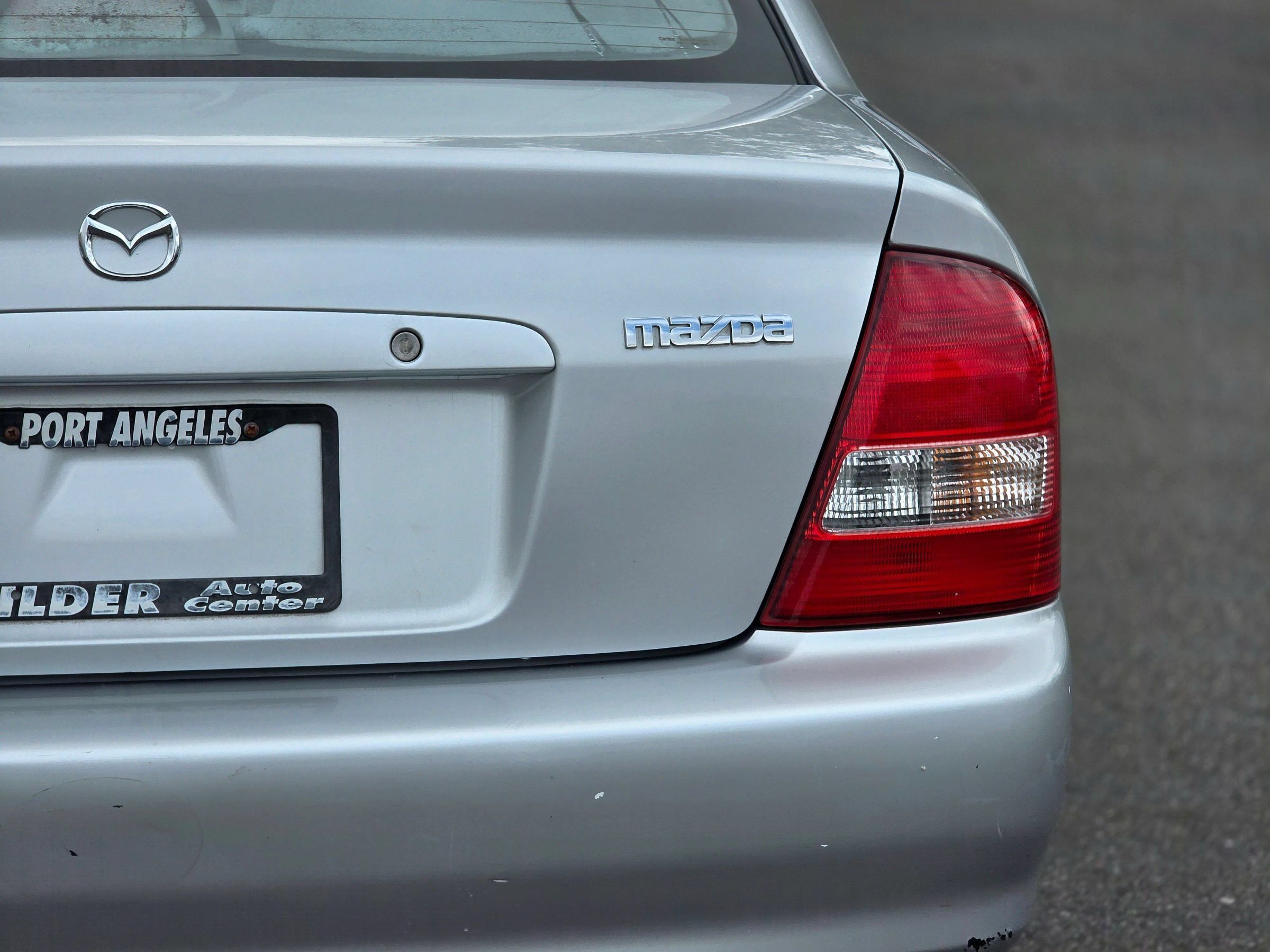 Used 1999 MAZDA Protege FWD image 9