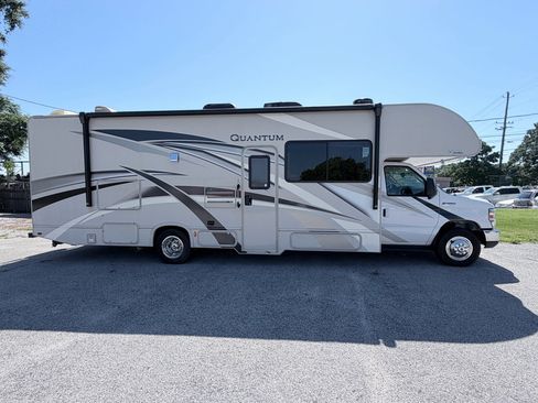 Used 2019 Ford E-450 and Econoline 450 Super Duty w/ Motorhome Prep Package RWD image 4
