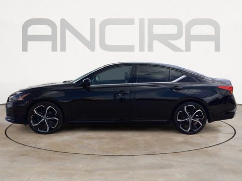 Used 2023 Nissan Altima 2.5 SR FWD image 11