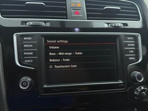 Used 2017 Volkswagen GTI SE FWD image 33